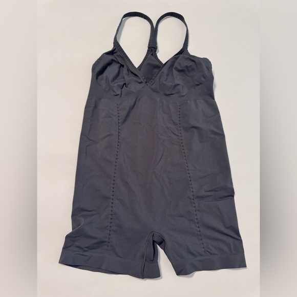 Spanx Women's Mid-Thigh Sculpting Bodysuit Tank Gray Shapewear XL - Picture 1 of 6